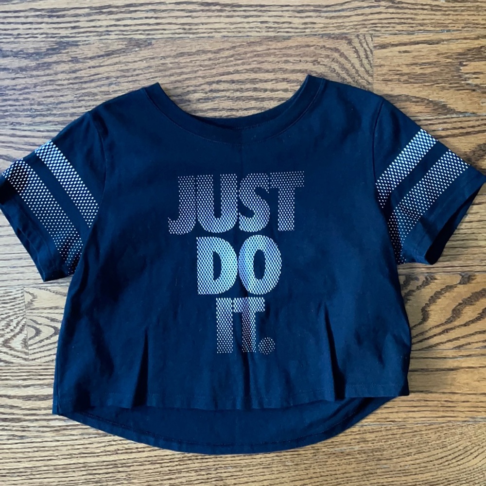 Nike Crop Top T-Shirt - Like New!!